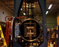 1800度真空熱壓爐:10噸壓力